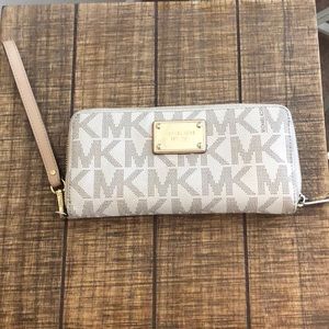 Like new Michael Kors Wristlet/Wallet